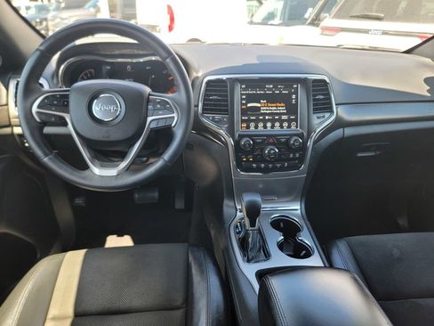 Used 2018 Jeep Grand Cherokee Altitude RWD image 17