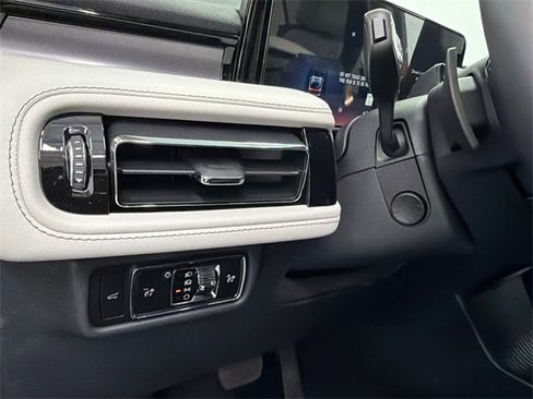 New 2026 Lincoln Aviator AWD image 35