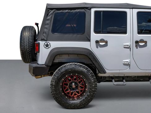 Used 2016 Jeep Wrangler Unlimited Sahara w/ Connectivity Group AWD/4WD image 6