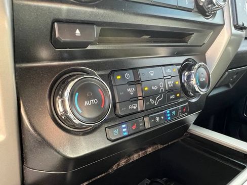 Used 2017 Ford F250 Lariat w/ Lariat Ultimate Package AWD/4WD image 31