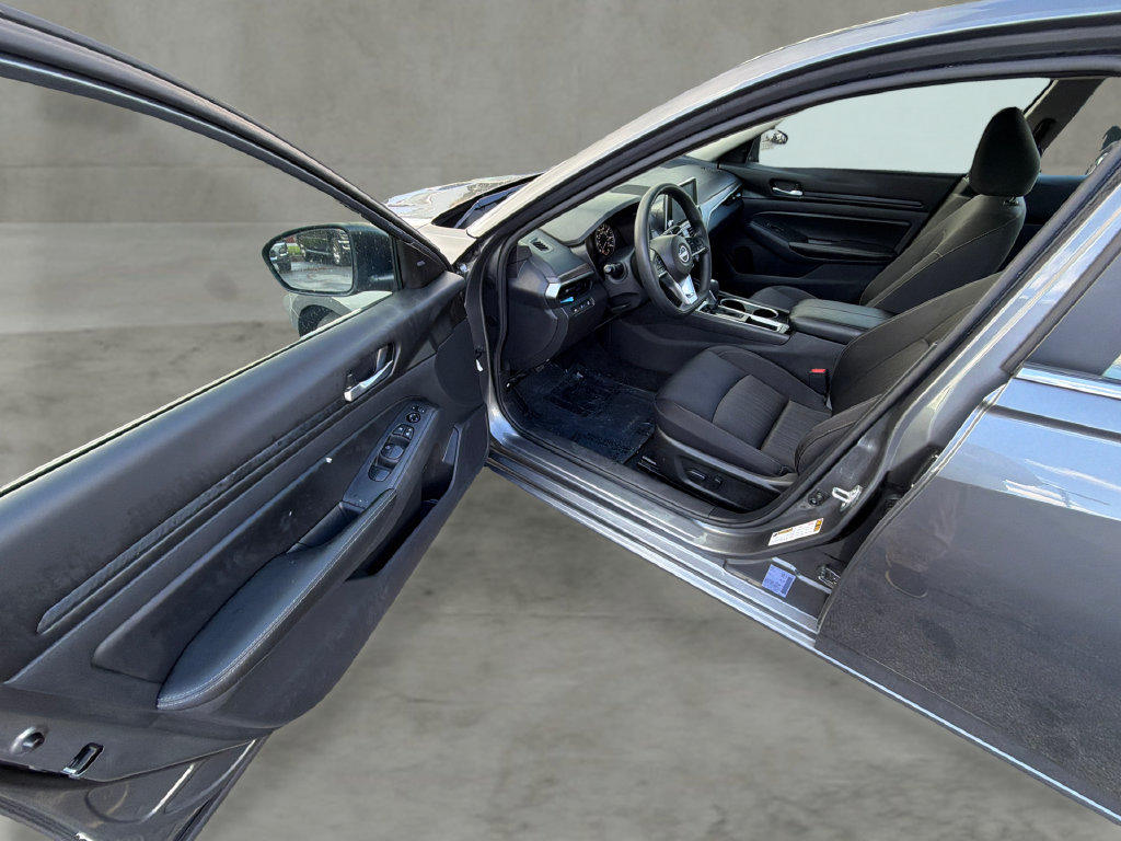 Used 2024 Nissan Altima 2.5 SV FWD image 14