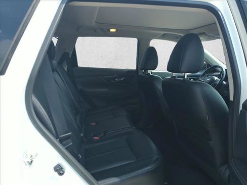 Used 2018 Nissan Rogue SL w/ Premium Package image 15