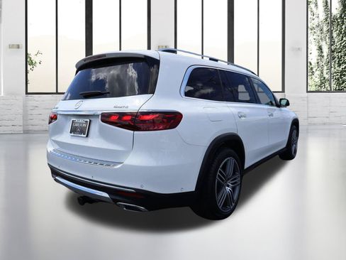 Used 2025 Mercedes-Benz GLS 450 4MATIC image 5