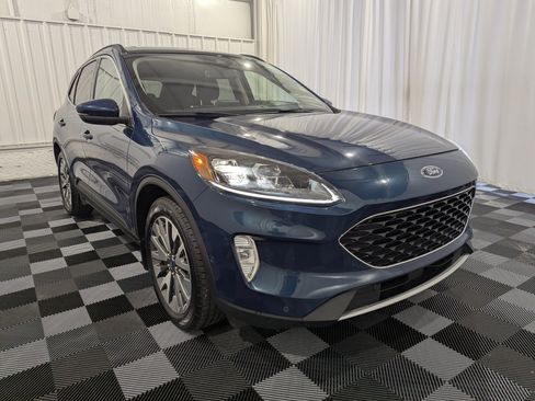 Used 2020 Ford Escape Titanium w/ Titanium Premium Package 2.0 AWD/4WD image 5