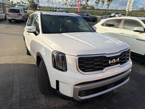 Used 2023 Kia Telluride SX image 2