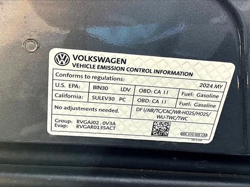 Used 2024 Volkswagen Tiguan SE image 35