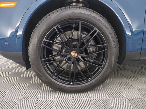 Used 2025 Porsche Cayenne image 29
