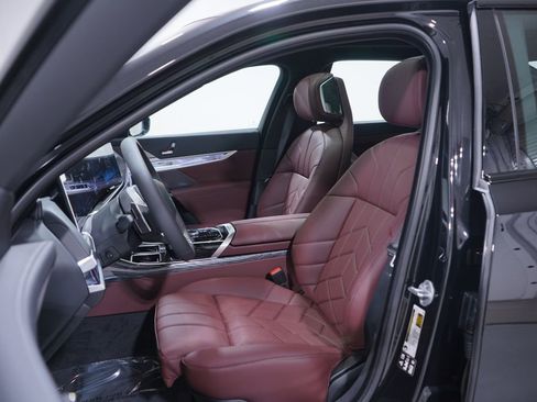 New 2026 BMW 760i xDrive w/ Premium Package image 7