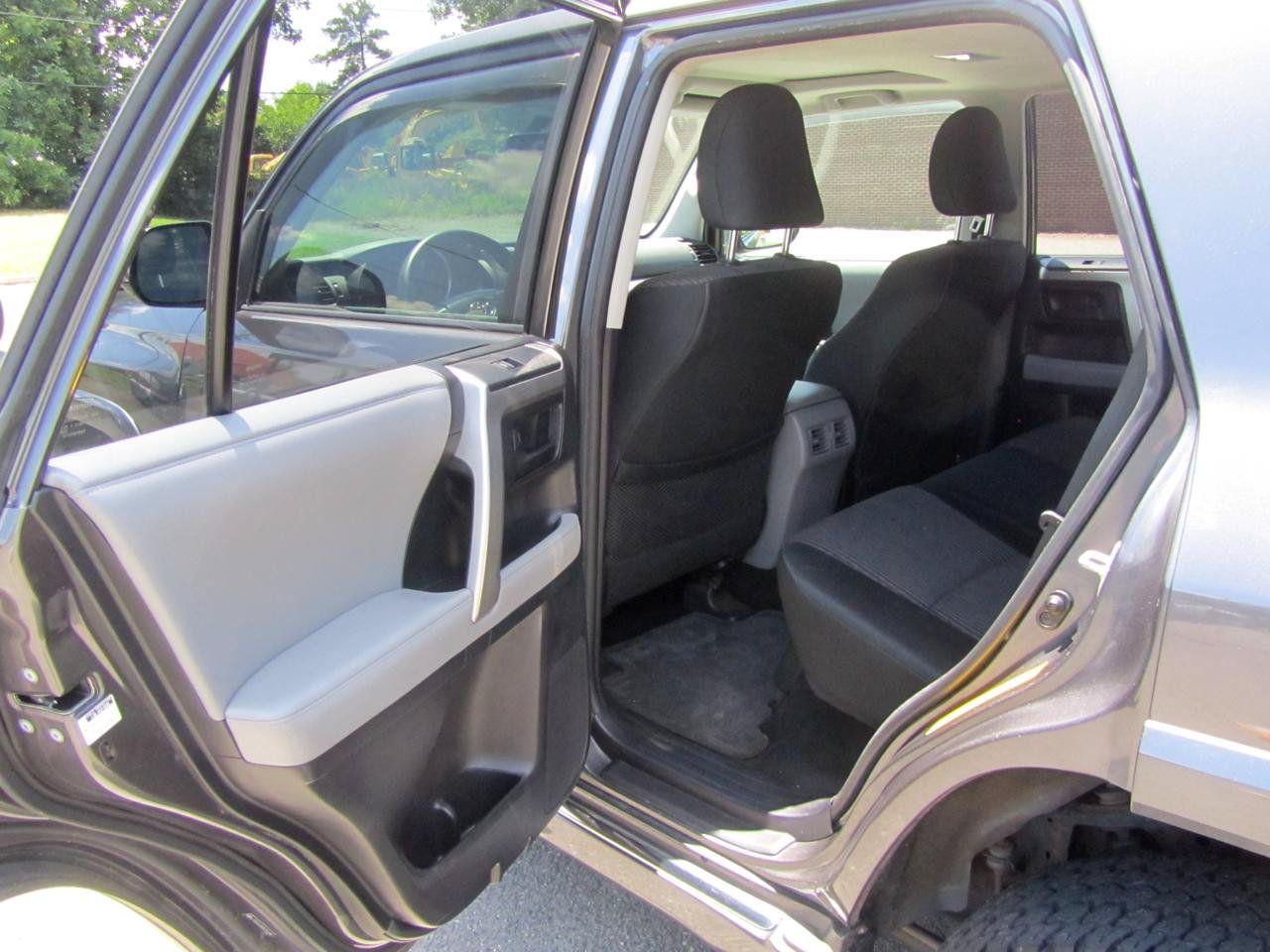 Used 2011 Toyota 4Runner SR5 AWD/4WD image 18