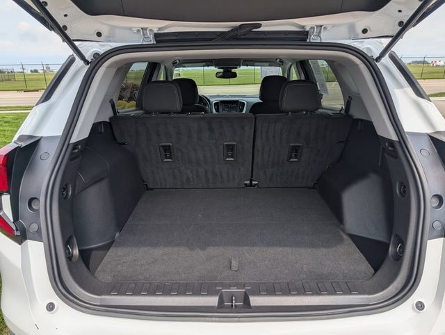 Used 2024 GMC Terrain SLE FWD image 9