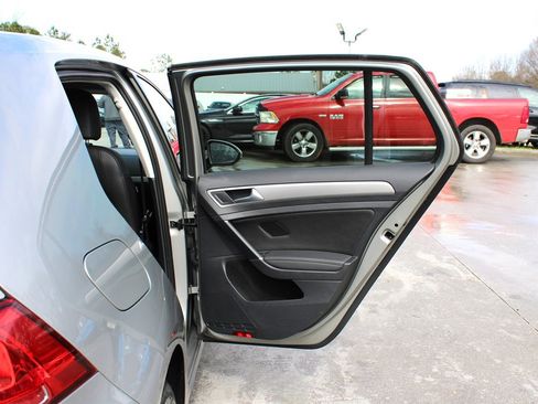 Used 2015 Volkswagen Golf TDI S image 28