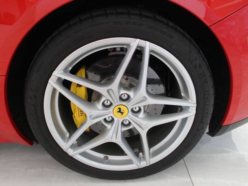 Used 2016 Ferrari California T RWD image 15