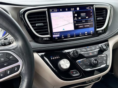 Used 2021 Chrysler Pacifica Touring-L w/ Premium & Safety Sphere Group FWD image 27