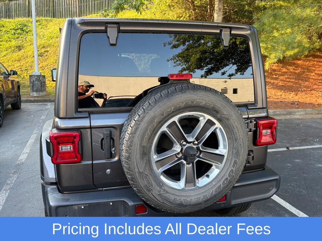 Used 2018 Jeep Wrangler Unlimited Sahara AWD/4WD image 5