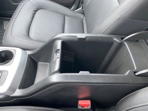 Used 2022 Chevrolet Colorado LT w/ Luxury Package image 13