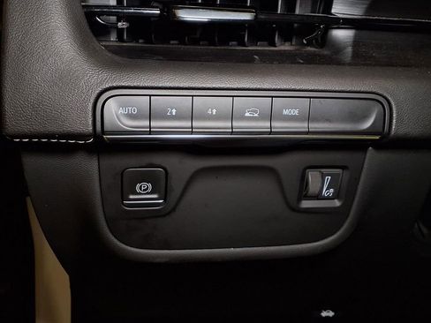 Certified 2022 Cadillac Escalade ESV Premium Luxury AWD/4WD image 12