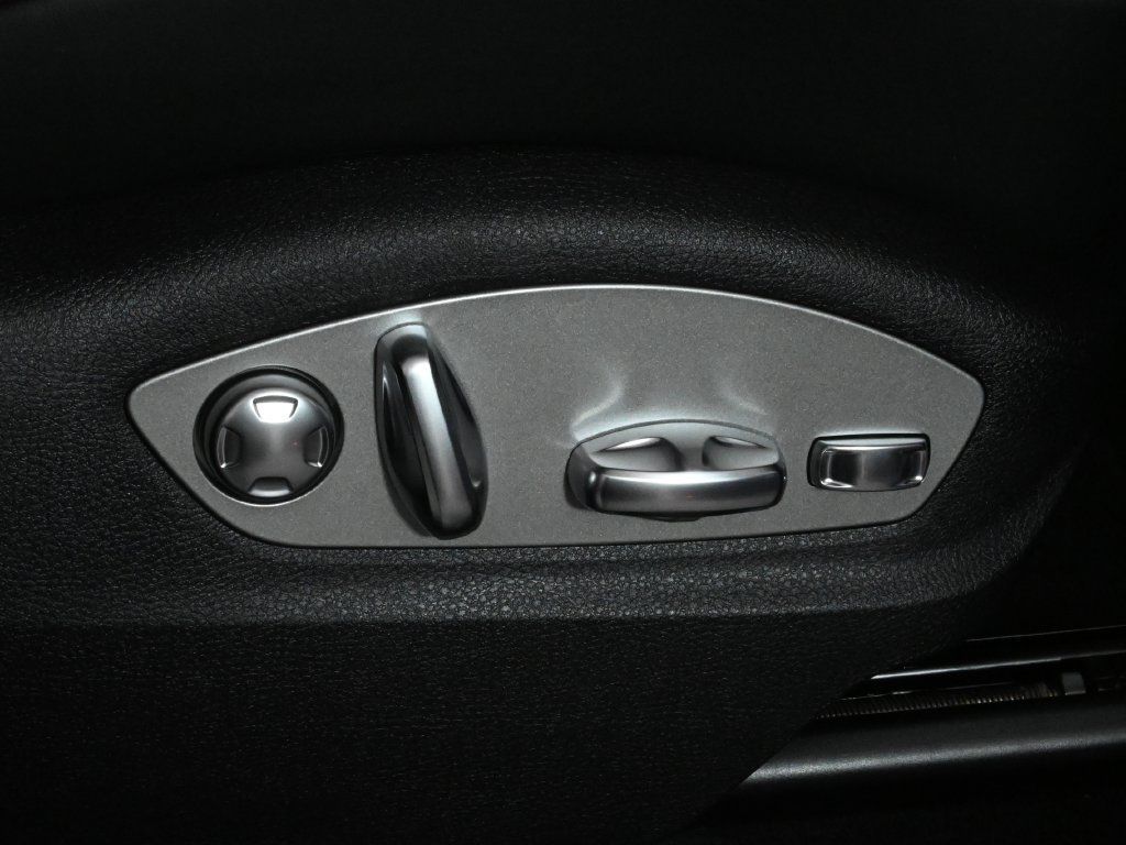 Used 2026 Porsche Macan AWD/4WD image 40