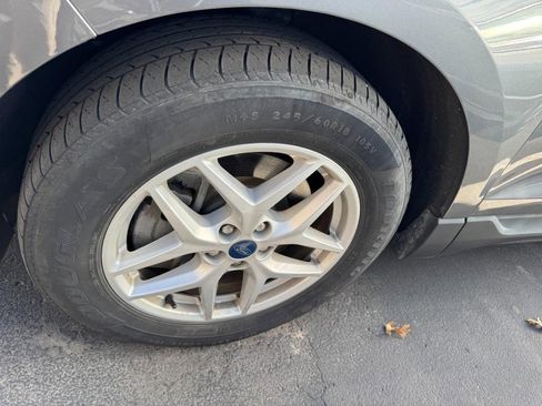 Used 2021 Ford Edge SE image 4