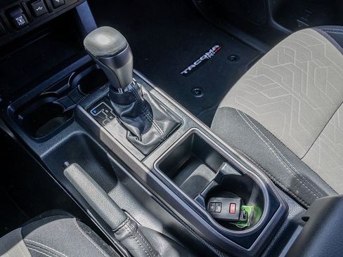 Used 2020 Toyota Tacoma TRD Sport w/ Technology Package image 26