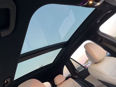 Used 2025 Mercedes-Benz GLC 300 4MATIC image 30