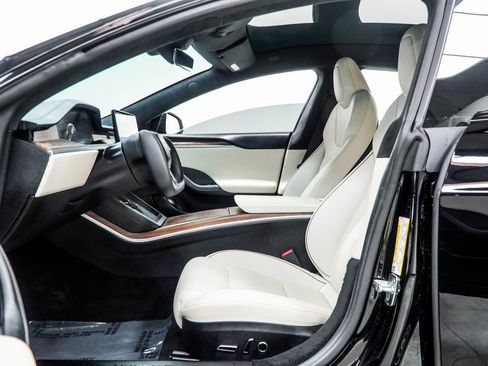 Used 2021 Tesla Model S Plaid image 34