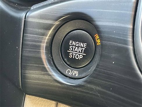 Used 2019 Jeep Grand Cherokee Laredo image 5