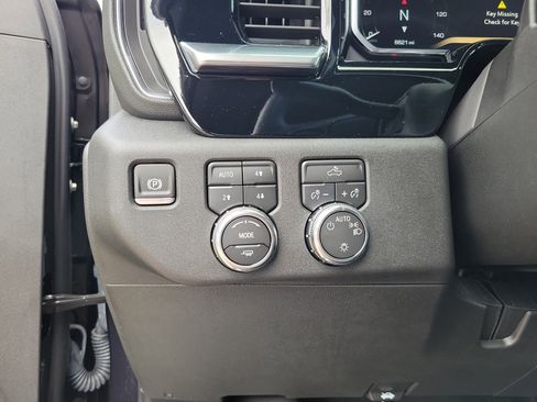 Used 2026 GMC Sierra 1500 SLE image 10