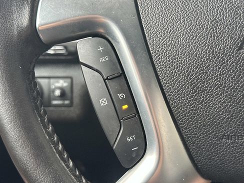 Used 2017 Chevrolet Traverse LT w/ Style and Technology Package image 17