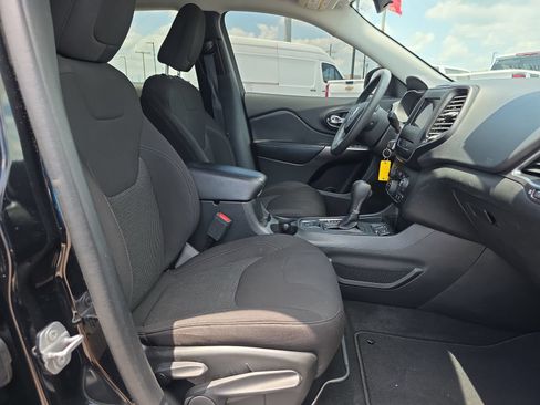 Used 2021 Jeep Cherokee Latitude FWD image 15