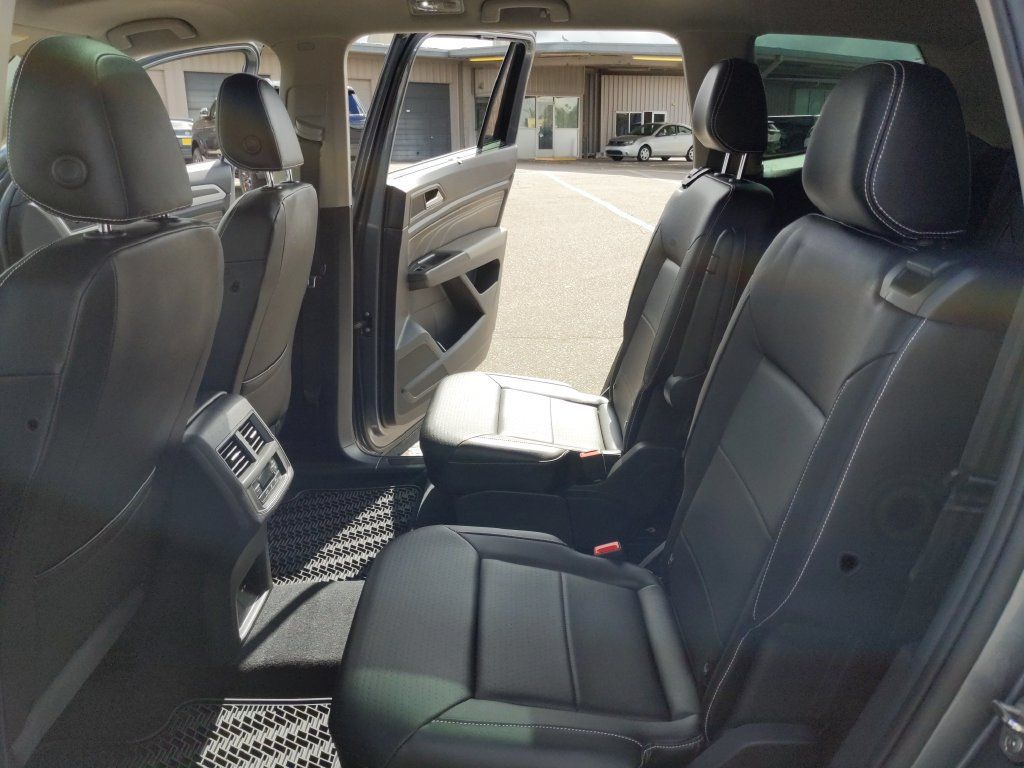 Used 2021 Volkswagen Atlas SE w/ Panoramic Sunroof Package AWD/4WD image 16
