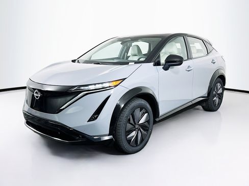 Used 2023 Nissan Ariya AWD image 3