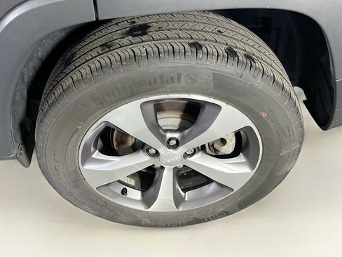 Used 2022 Jeep Cherokee Limited AWD/4WD image 30