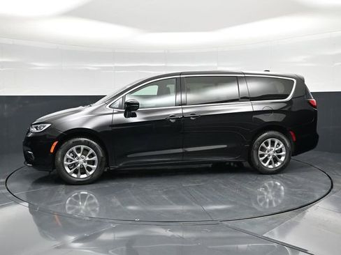 New 2026 Chrysler Pacifica Select AWD/4WD image 5