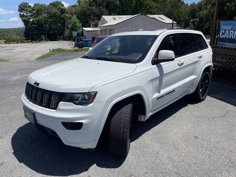 Used 2019 Jeep Grand Cherokee Altitude AWD/4WD image 3