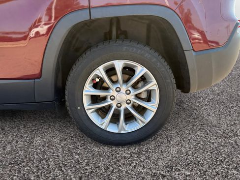 Used 2019 Jeep Cherokee Latitude w/ Popular Appearance Group image 14