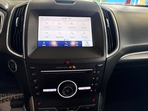Used 2019 Ford Edge Titanium FWD image 11