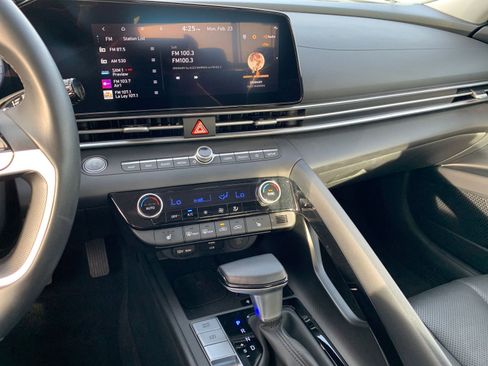 Used 2025 Hyundai Elantra Limited image 43