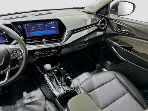 Used 2025 Chevrolet Trax ACTIV w/ Driver Confidence Package image 23