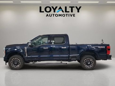 Used 2023 Ford F250 Platinum AWD/4WD image 2