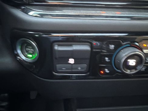 Used 2022 Chevrolet Silverado 1500 ZR2 w/ Technology Package image 37