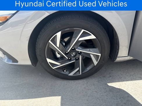 Certified 2025 Hyundai Elantra Sport FWD image 30