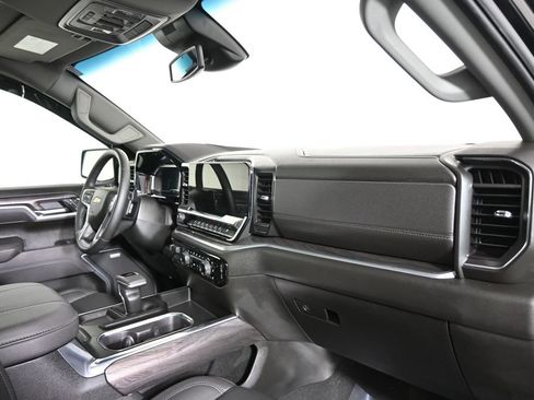 Used 2025 Chevrolet Silverado 1500 LTZ AWD/4WD image 15