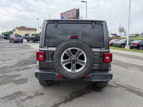 Used 2020 Jeep Wrangler Unlimited Sahara AWD/4WD image 4