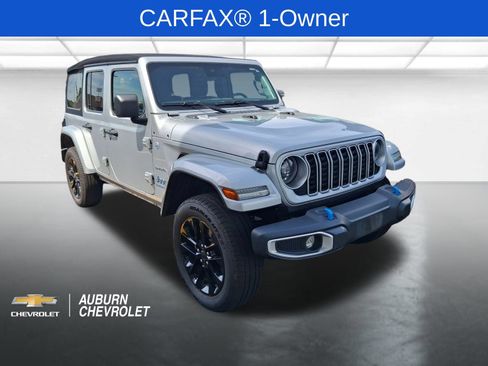 Used 2024 Jeep Wrangler Unlimited Sahara AWD/4WD image 1