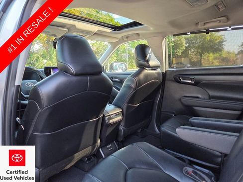 Used 2023 Toyota Highlander XLE image 25