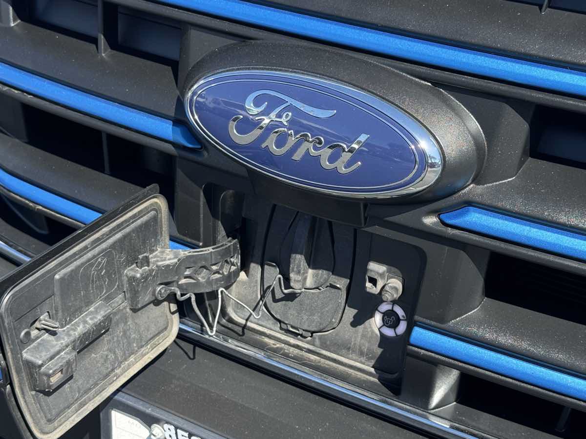 Used 2022 Ford E-Transit Low Roof RWD image 4