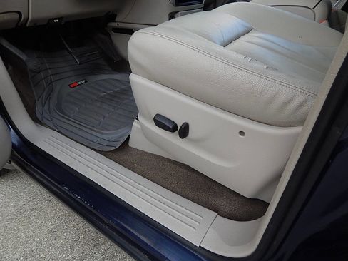 Used 2005 Chrysler Town & Country Touring w/ Luxury Group image 30