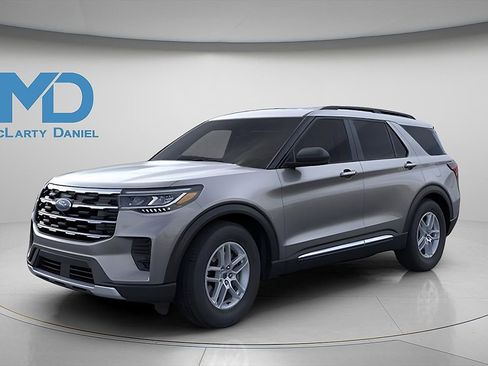 Used 2025 Ford Explorer Active image 6