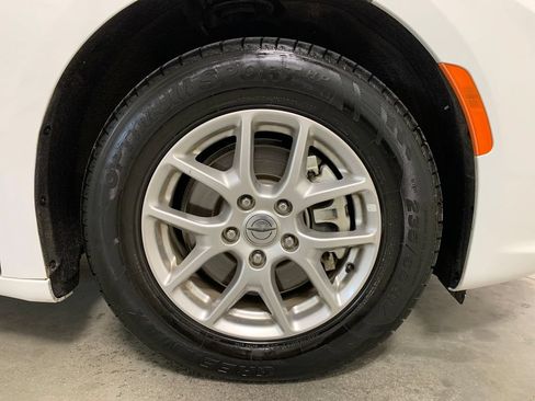 Used 2025 Chrysler Pacifica Select FWD image 12