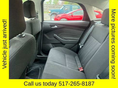 Used 2018 Ford Focus SE FWD image 3